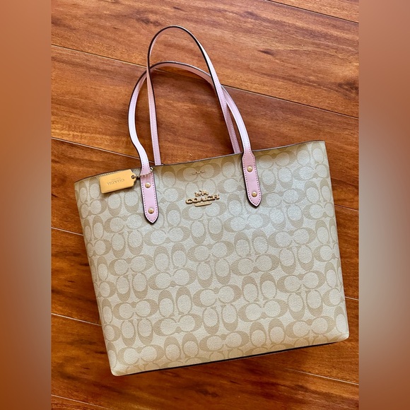 Coach Tan Signature Town Tote BagLight Khaki Blossom